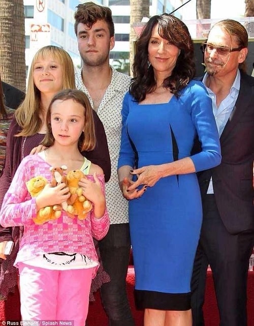 A picture of Katey Sagal with her husband and kids.